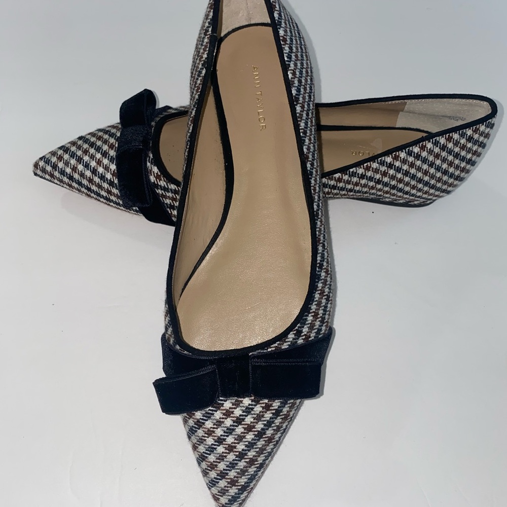 Ann Taylor Black and Brown Flats with Timeless Design